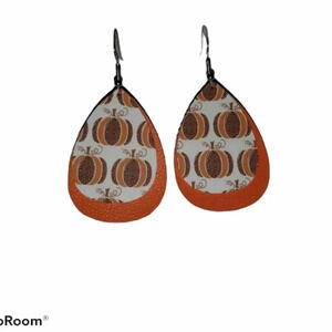 𝅺FAUX leather earrings